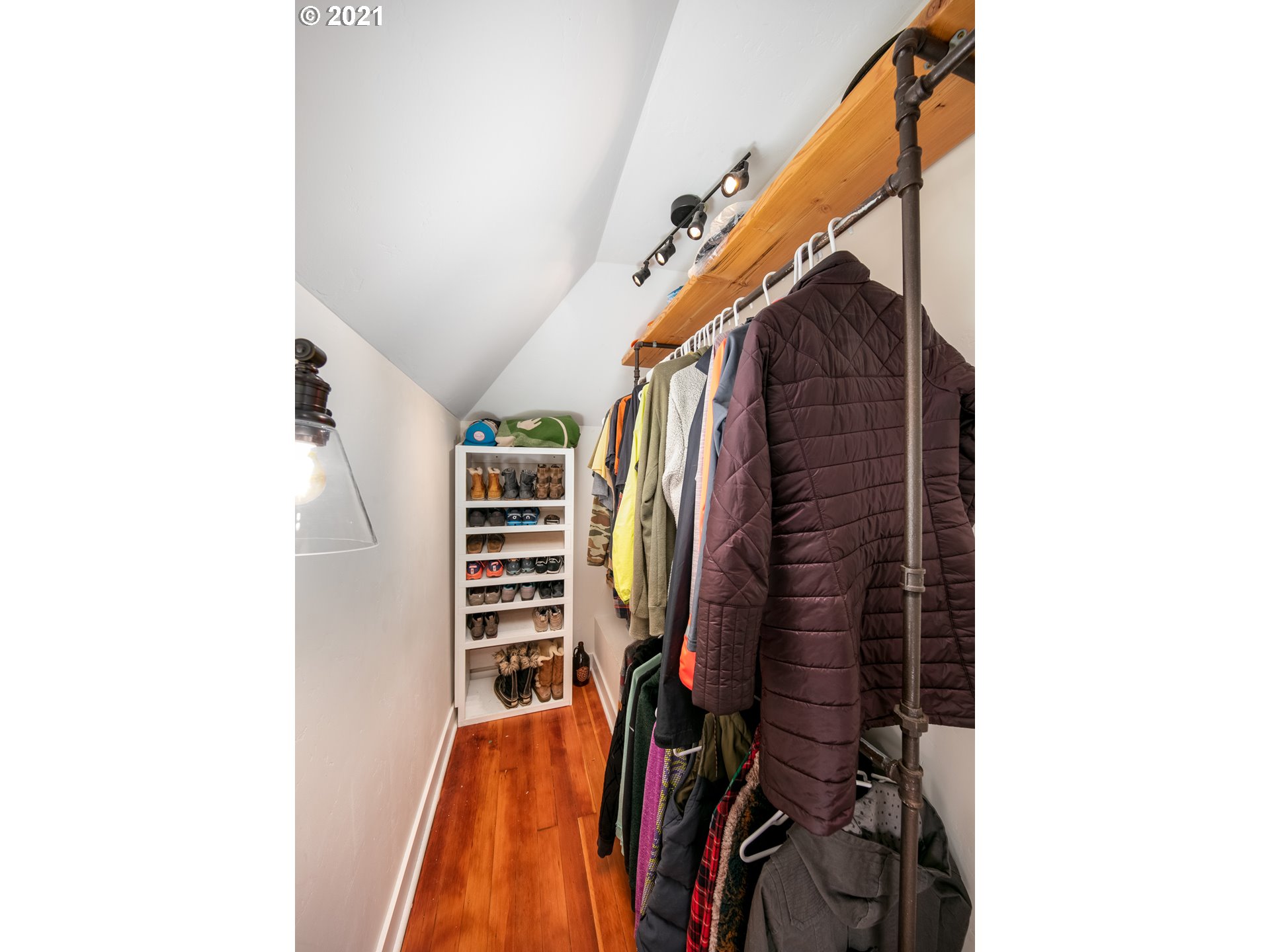 1223 State Street Hood River, OR 97031 - Photo 12 of 32