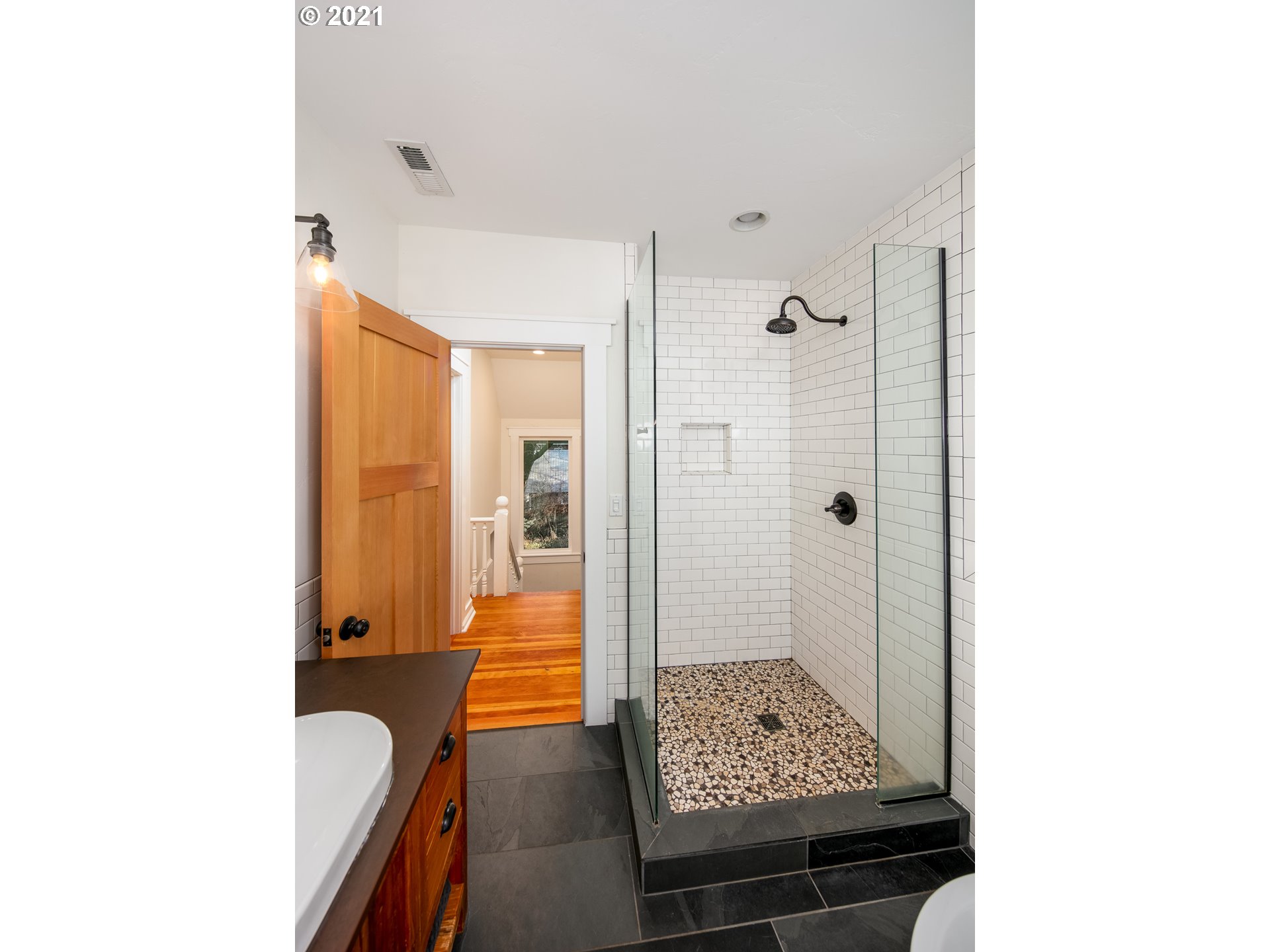 1223 State Street Hood River, OR 97031 - Photo 13 of 32