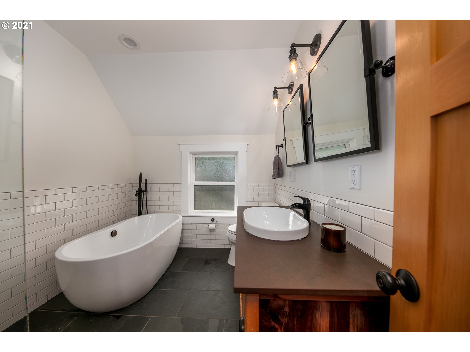 1223 State Street Hood River, OR 97031 - Photo 14 of 32