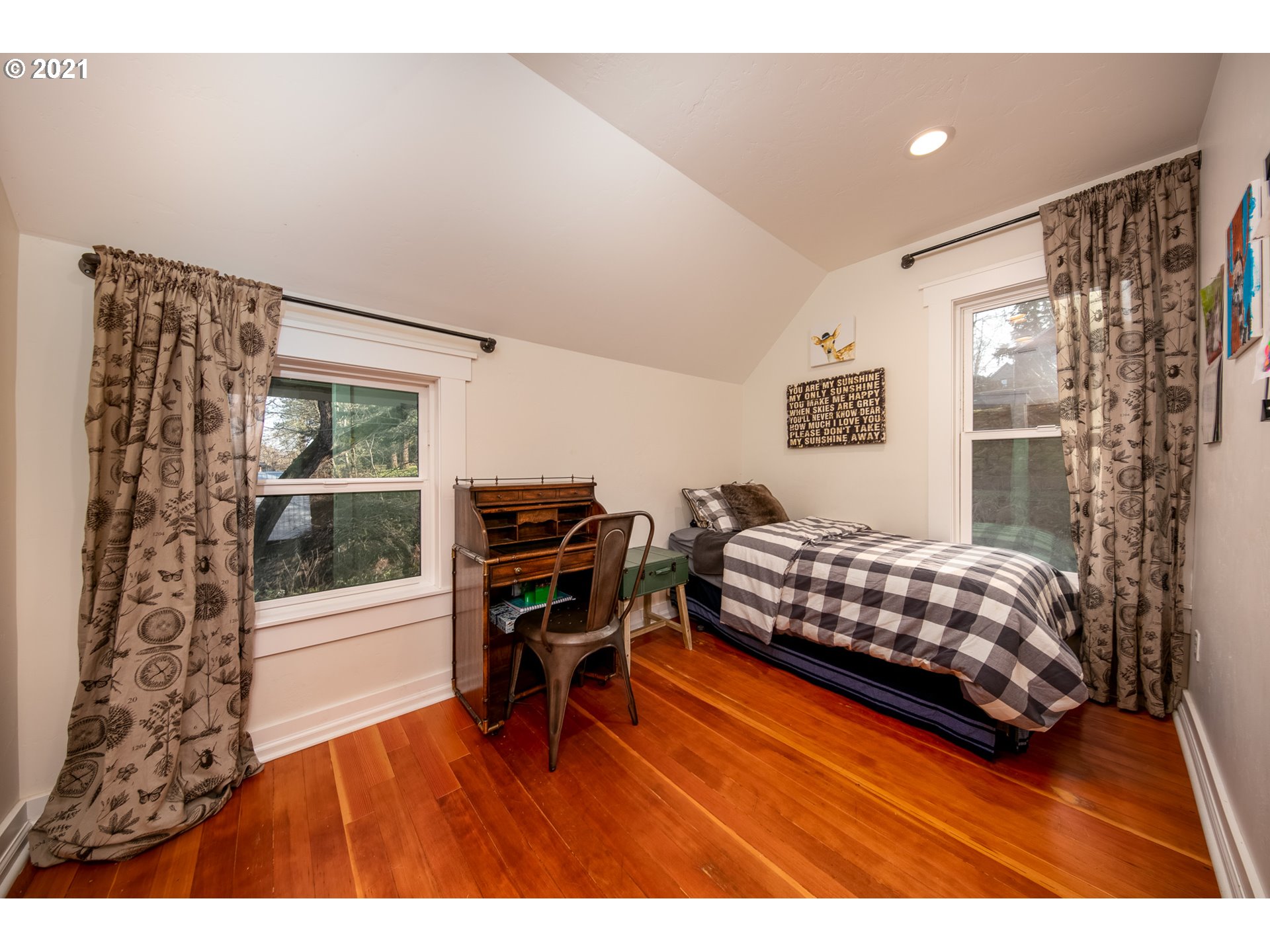 1223 State Street Hood River, OR 97031 - Photo 16 of 32