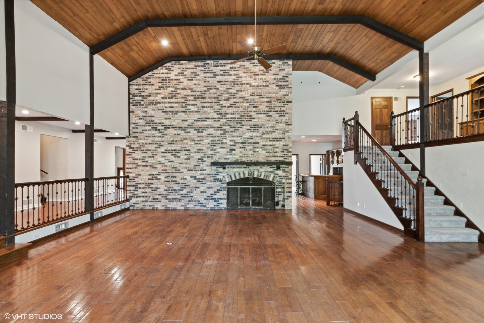 511 Aberdeen Road Frankfort, IL 60423 - Photo 13 of 48 a view of an entryway with wooden floor