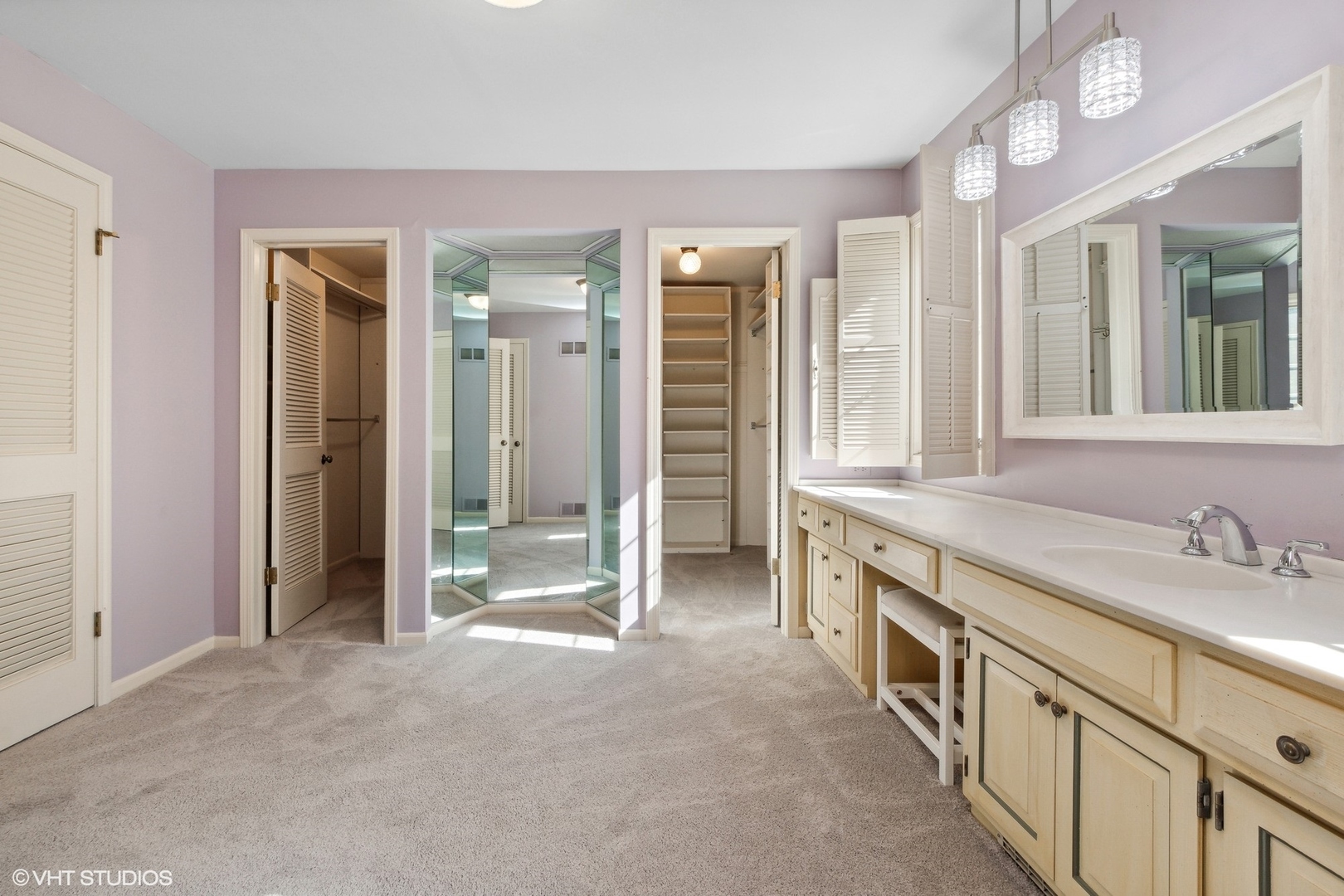 511 Aberdeen Road Frankfort, IL 60423 - Photo 24 of 48 a bathroom with a sink and a mirror