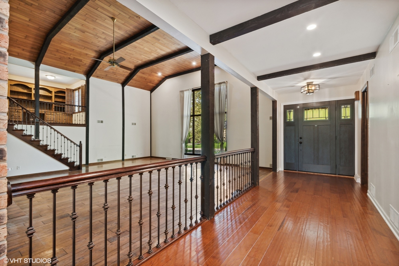 511 Aberdeen Road Frankfort, IL 60423 - Photo 3 of 48 a view of a hallway with wooden floor