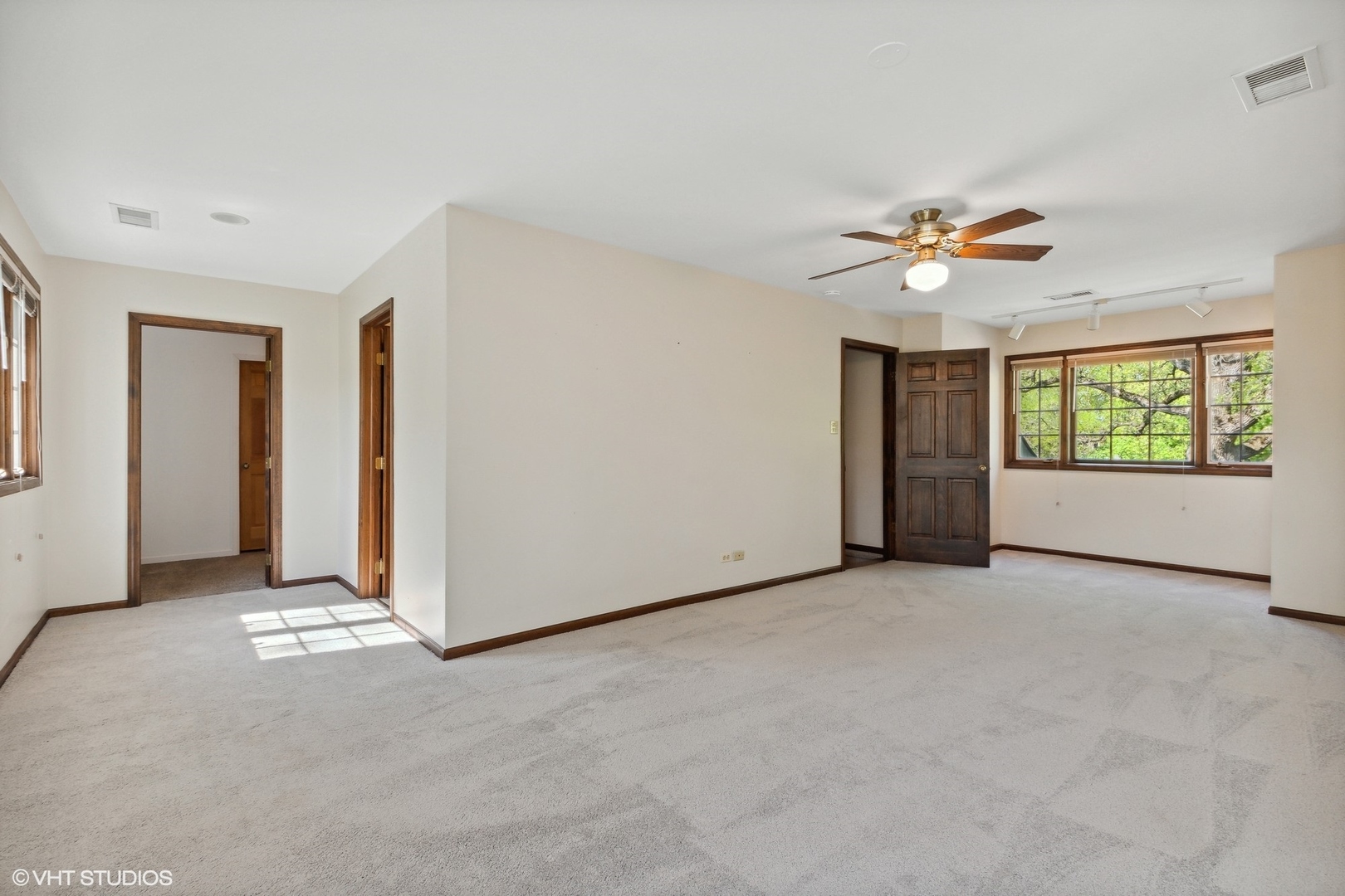 511 Aberdeen Road Frankfort, IL 60423 - Photo 40 of 48 an empty room with windows and ceiling fan