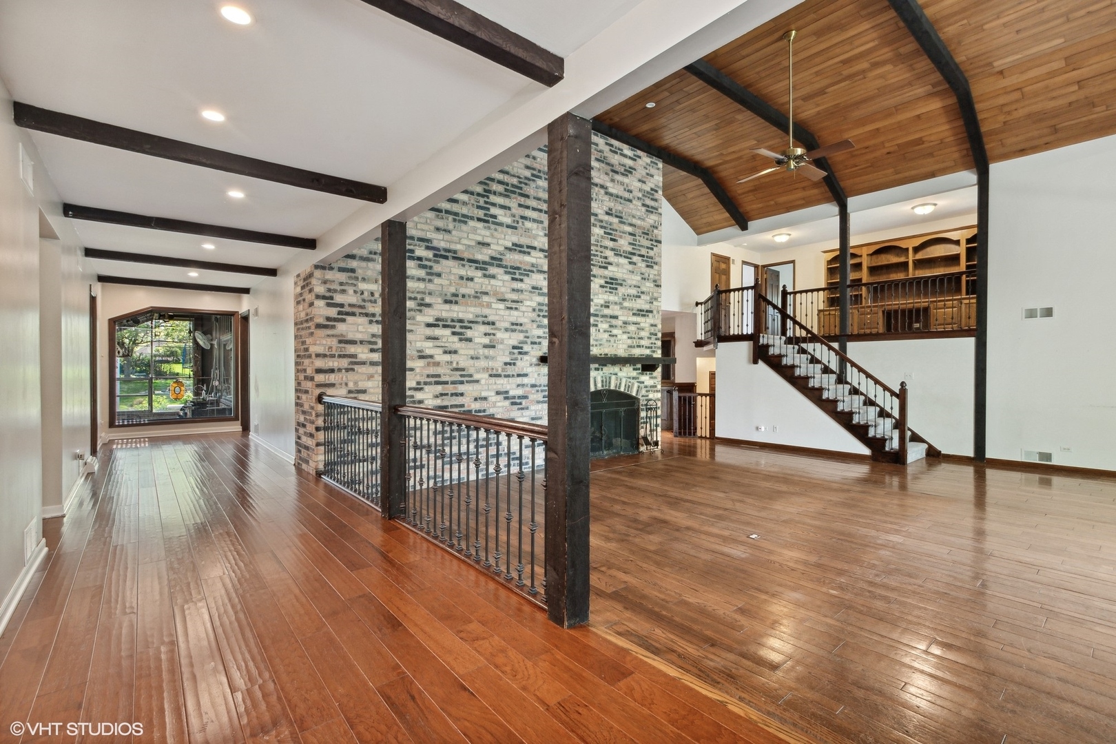 511 Aberdeen Road Frankfort, IL 60423 - Photo 4 of 48 a view of an entryway with wooden floor