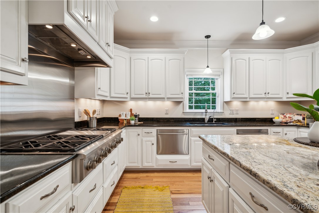 17300 Creekbed Road Chesterfield, VA 23838 - Photo 18 of 49 GE Monogram 6 burner w/ griddle gas cooktop, plus