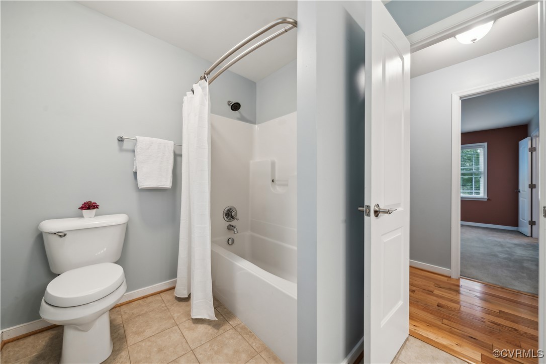 17300 Creekbed Road Chesterfield, VA 23838 - Photo 35 of 49 2nd floor guest bath with tub/shower combo.