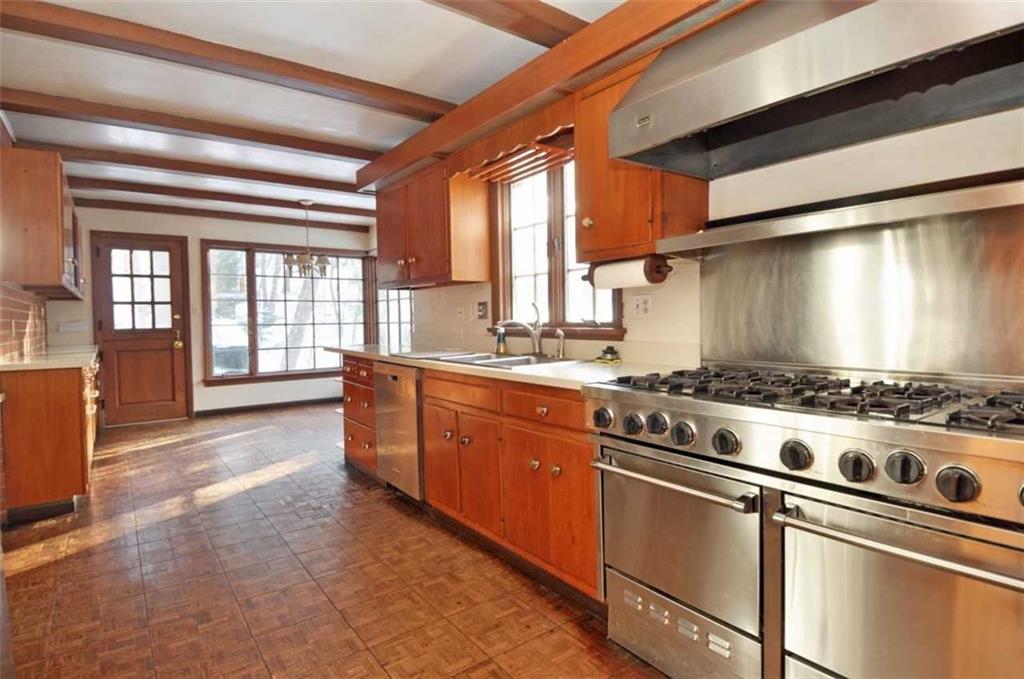 521 Fairview Road Pittsburgh, PA 15238 - Photo 3 of 18 Gallery Image 3