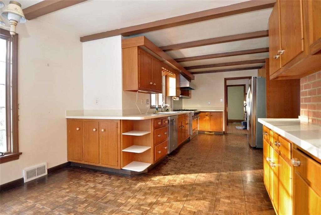 521 Fairview Road Pittsburgh, PA 15238 - Photo 4 of 18 Gallery Image 4