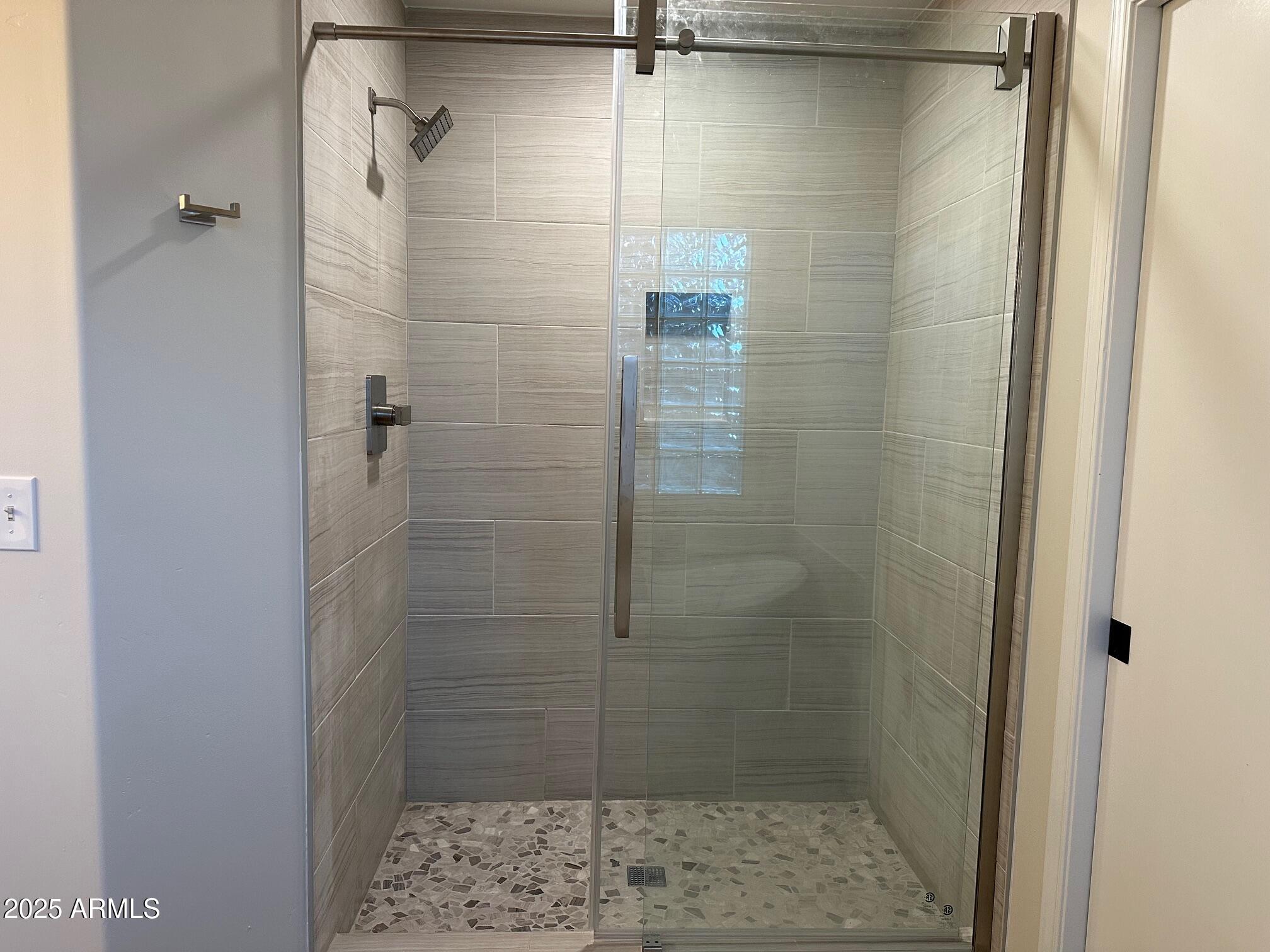 304 North Mogollon Trail Payson, AZ 85541 - Photo 16 of 22 a bathroom with a shower