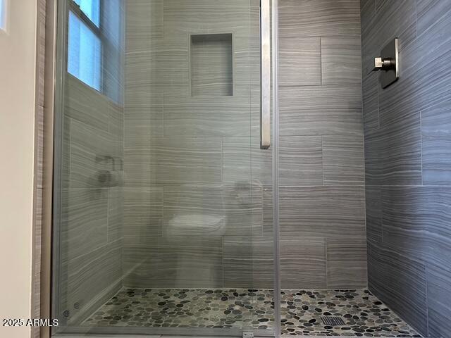 304 North Mogollon Trail Payson, AZ 85541 - Photo 17 of 22 a bathroom with a shower