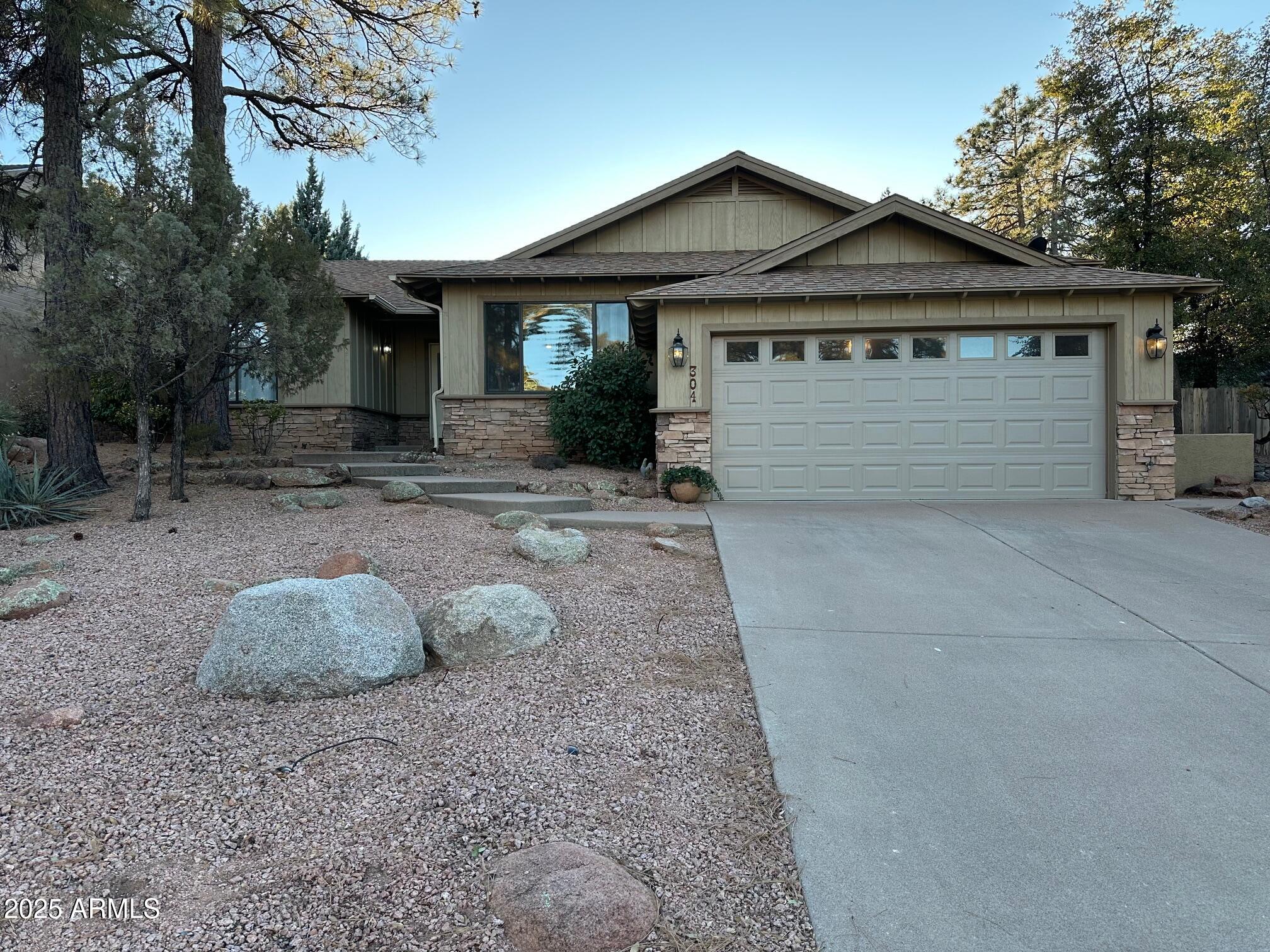 304 North Mogollon Trail Payson, AZ 85541 - Photo 19 of 22 a front view of a house with a garden