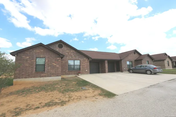 $1,500 | 16020 Us Highway 87 W, Unit A1, Adkins, TX 78101