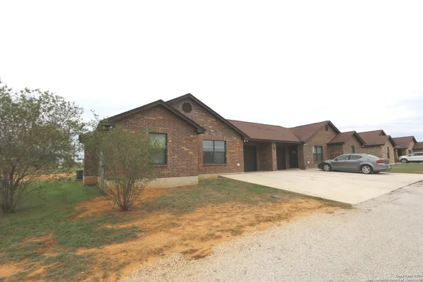 $1,500 | 16020 Us Highway 87 W, Unit A1, Adkins, TX 78101