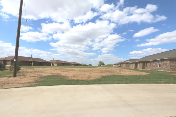 $1,500 | 16020 Us Highway 87 W, Unit A1, Adkins, TX 78101