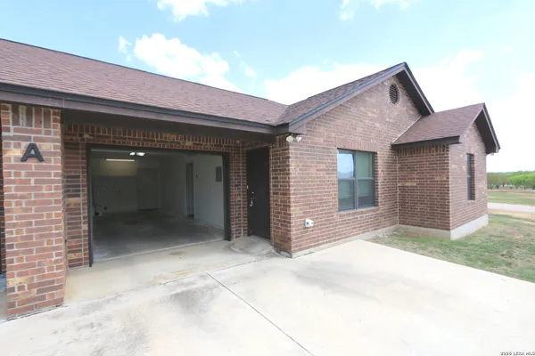 $1,500 | 16020 Us Highway 87 W, Unit A1, Adkins, TX 78101