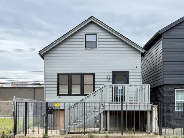 $3,995 | 1933 West Grand Avenue, Chicago, IL 60622