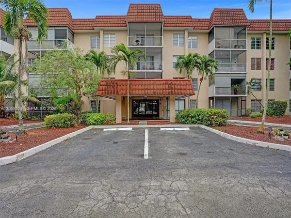 $1,700 | 4166 Inverrary Drive, Unit 403, Lauderhill, FL 33319