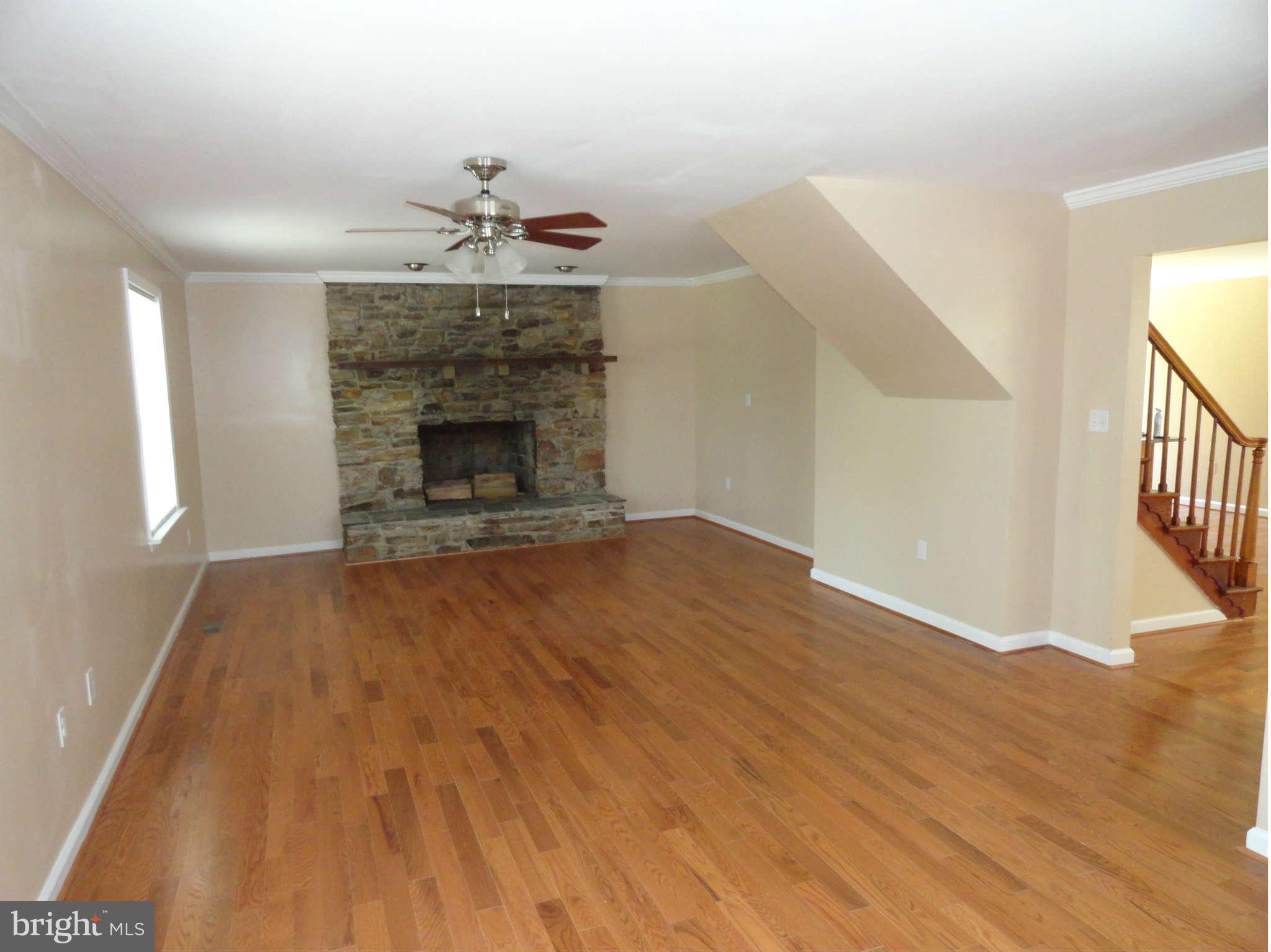 5826 Meadow Road Frederick, MD 21701 - Photo 5 of 24 Living Room