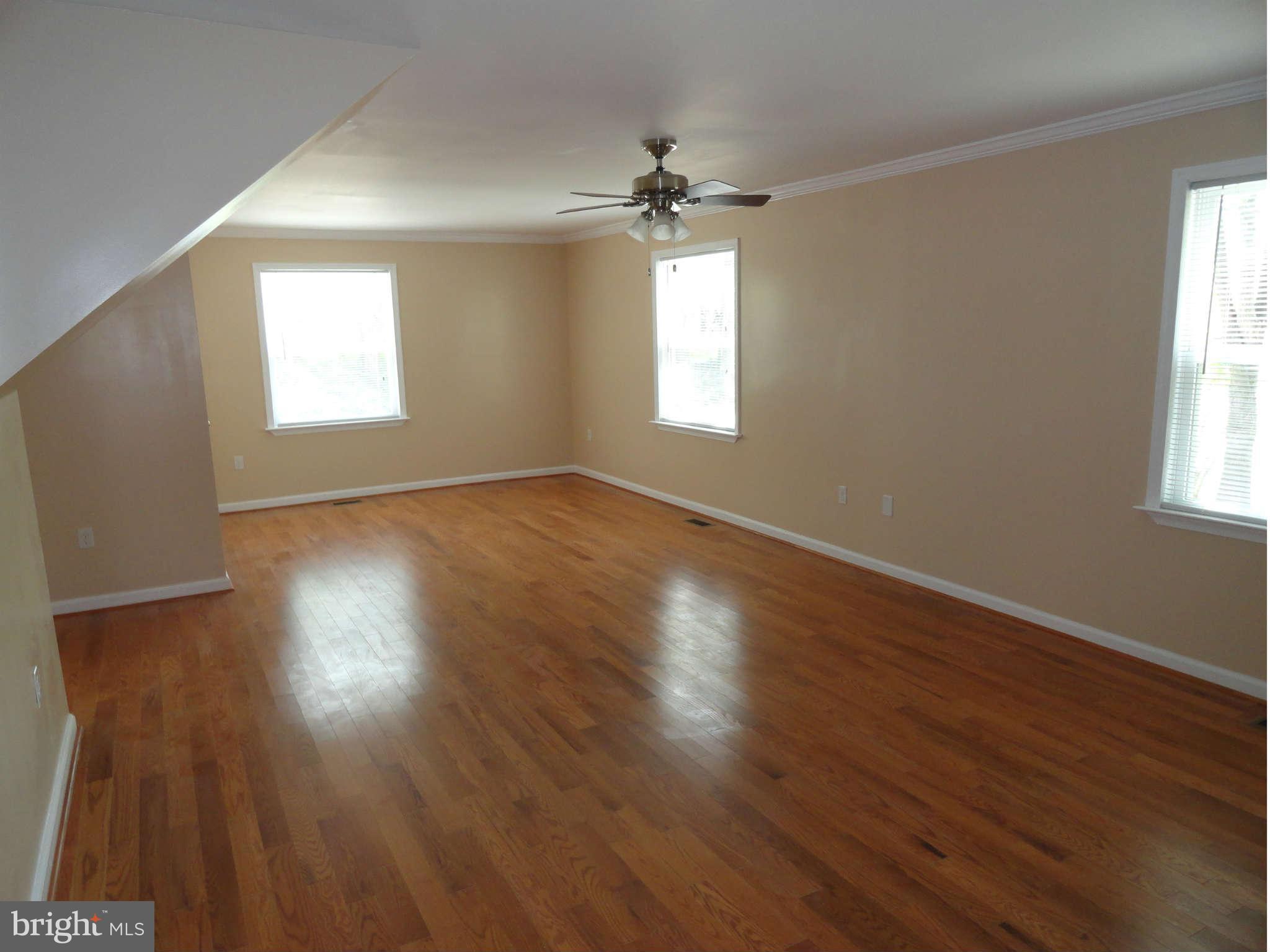 5826 Meadow Road Frederick, MD 21701 - Photo 6 of 24 Living Room