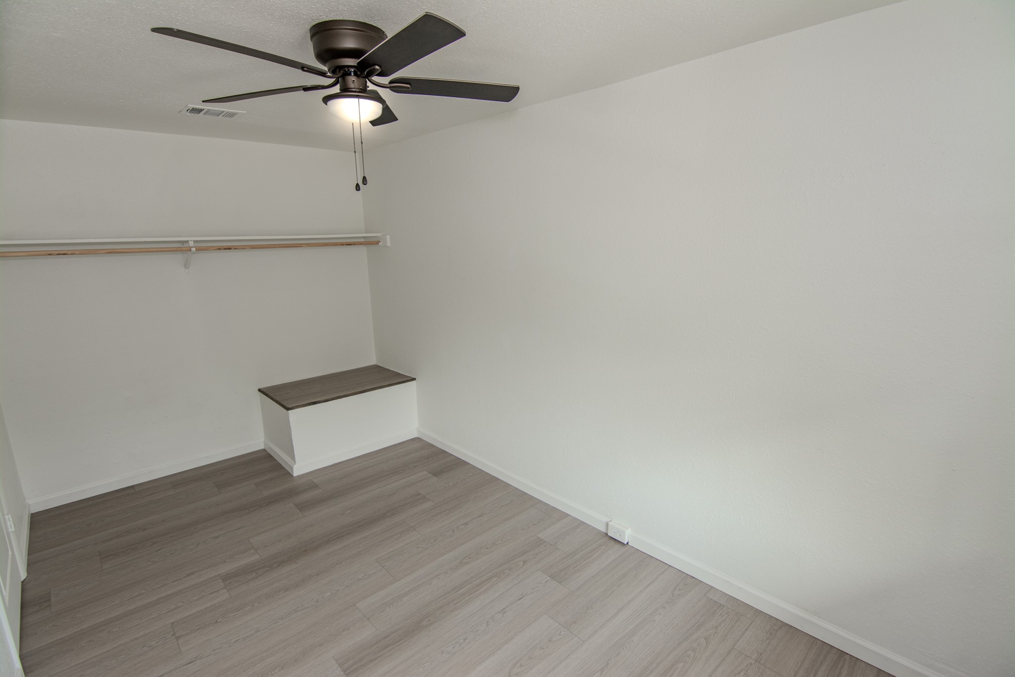 7867 Hamlet Street Houston, TX 77078 - Photo 10 of 14 Second Bedroom