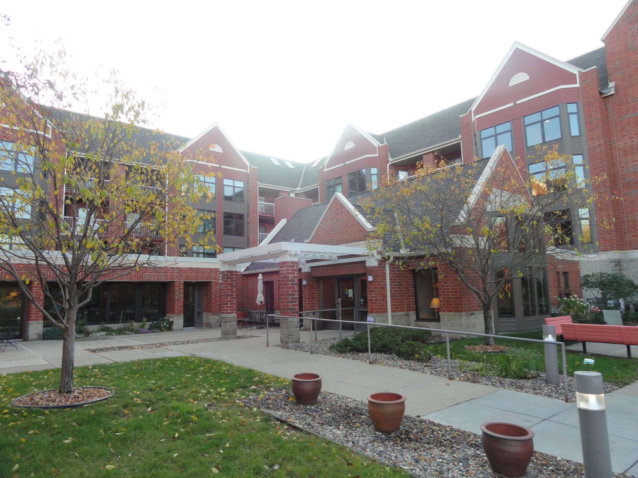 500 County B Road West, Unit 111 Roseville, MN 55113 - Photo 1 of 24 Gallery Image 1