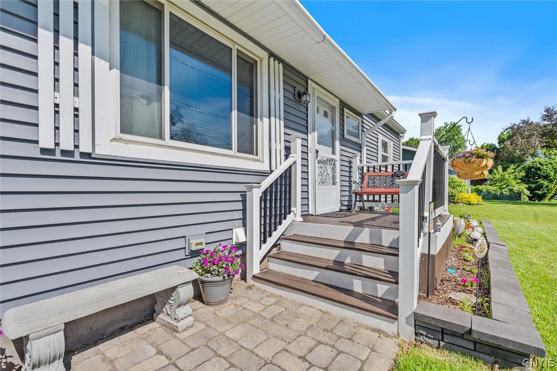 322 Sayles Street Oneida, NY 13421 - Photo 4 of 25 Front porch