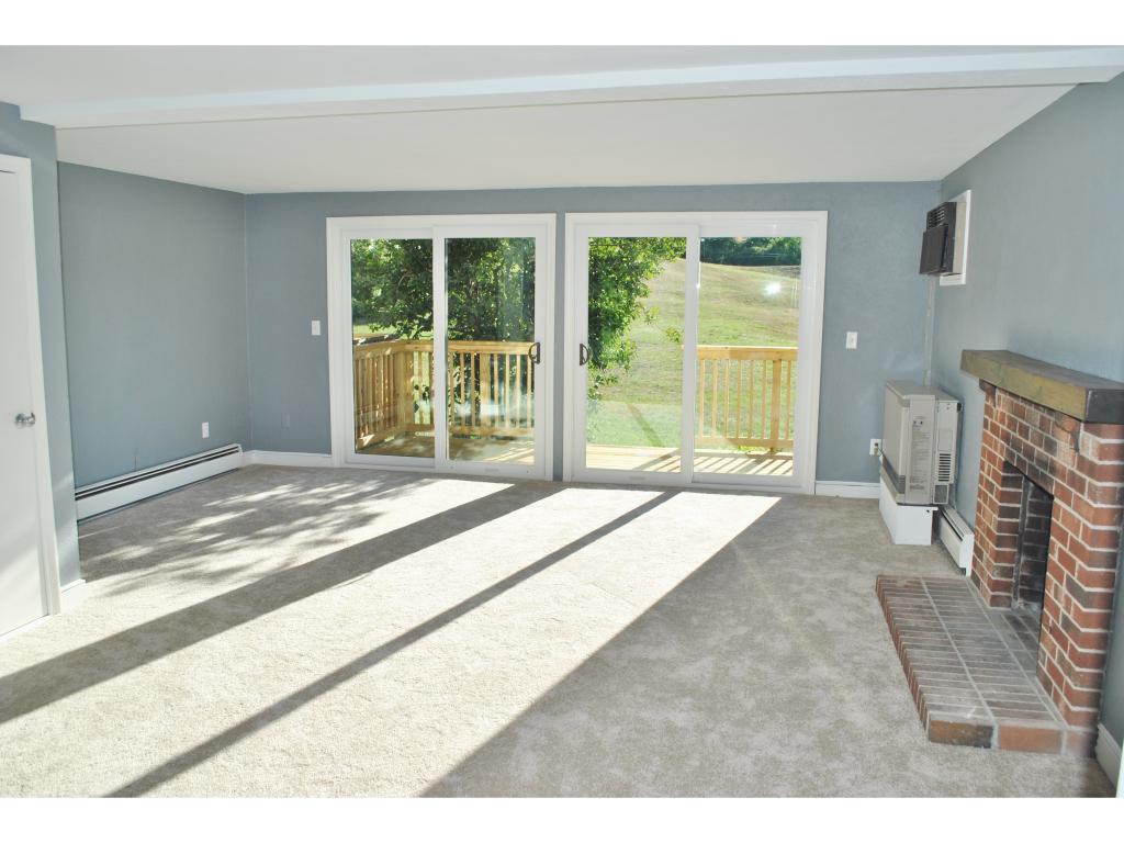 19 Boyd Road, Unit 1 Londonderry, NH 03053 - Photo 2 of 12
