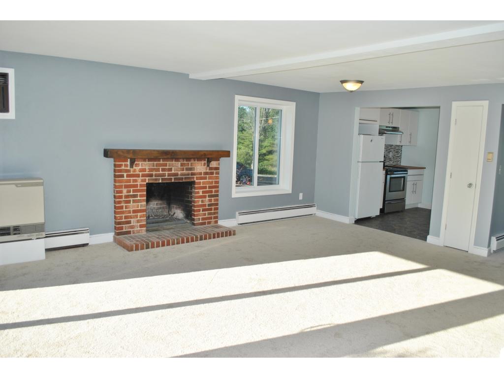 19 Boyd Road, Unit 1 Londonderry, NH 03053 - Photo 3 of 12