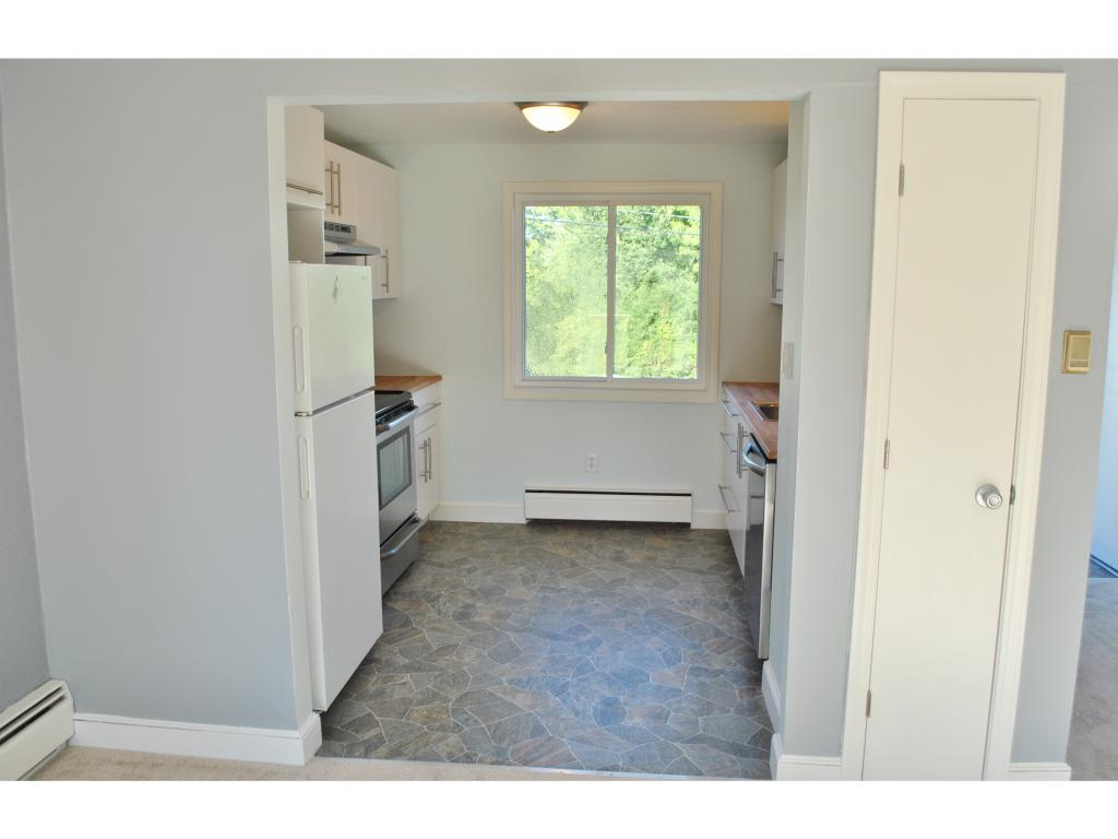 19 Boyd Road, Unit 1 Londonderry, NH 03053 - Photo 4 of 12