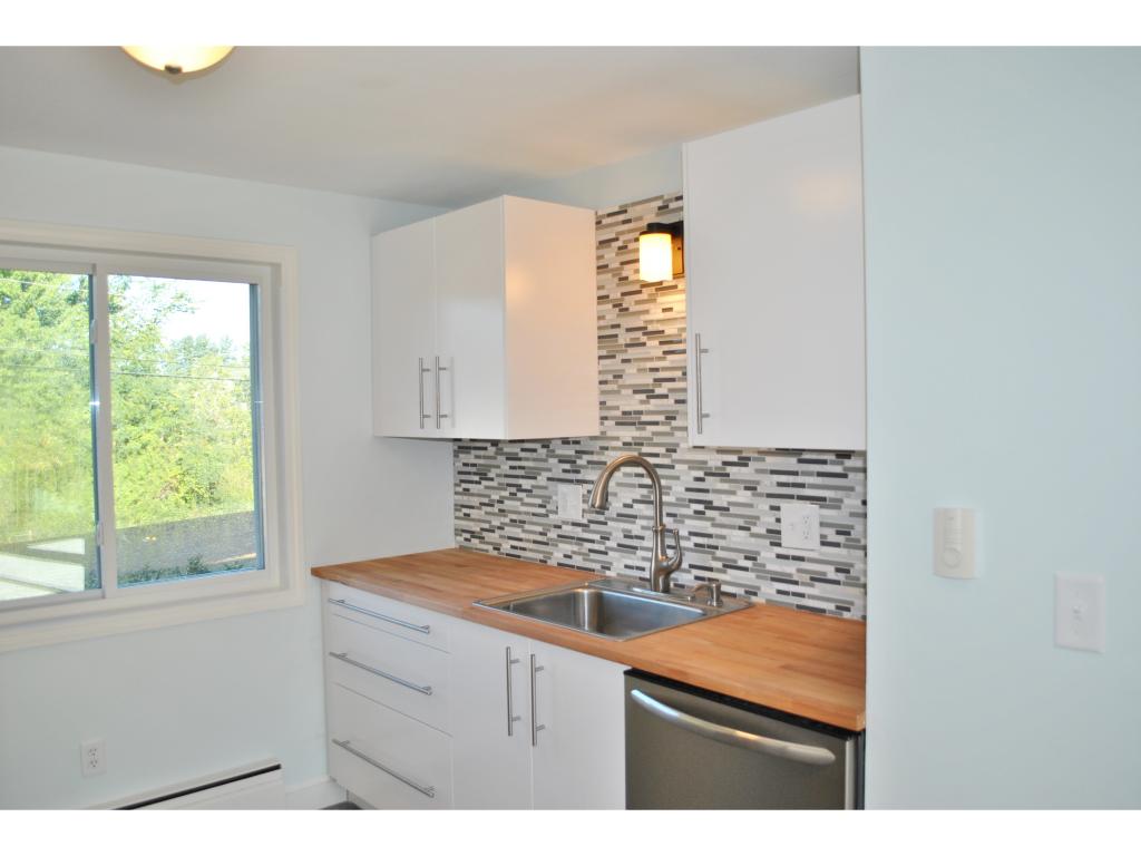19 Boyd Road, Unit 1 Londonderry, NH 03053 - Photo 5 of 12