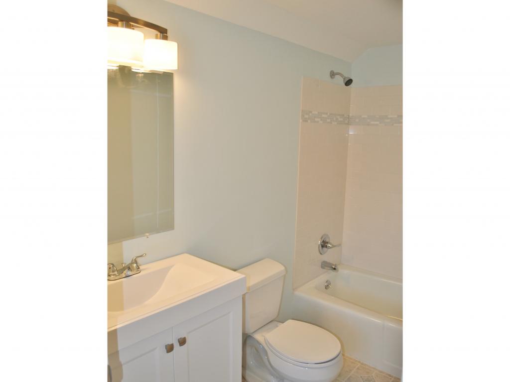 19 Boyd Road, Unit 1 Londonderry, NH 03053 - Photo 9 of 12