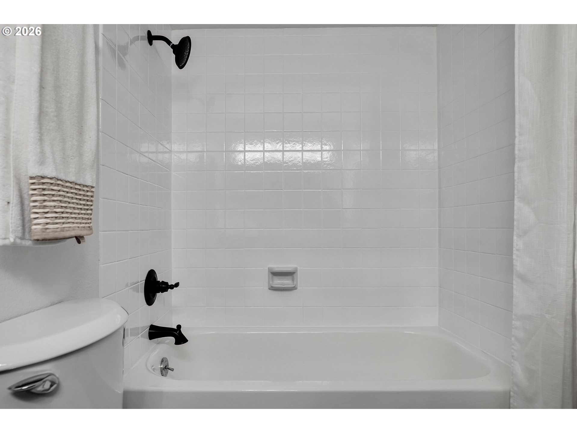 20332 Southwest Rock Court Beaverton, OR 97003 - Photo 28 of 47 a bathroom with a bathtub