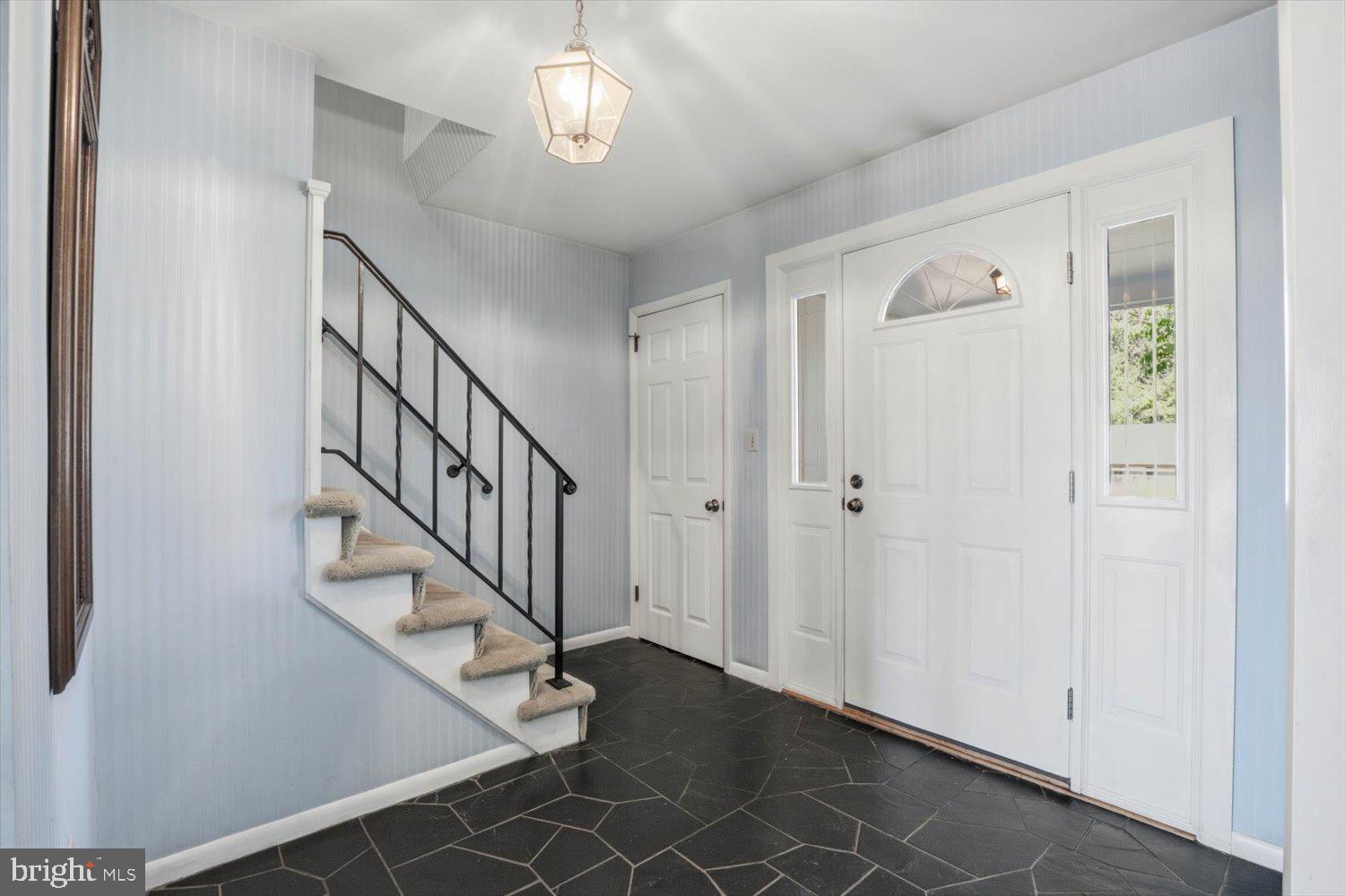 387 Yorktown Road Hershey, PA 17033 - Photo 3 of 43