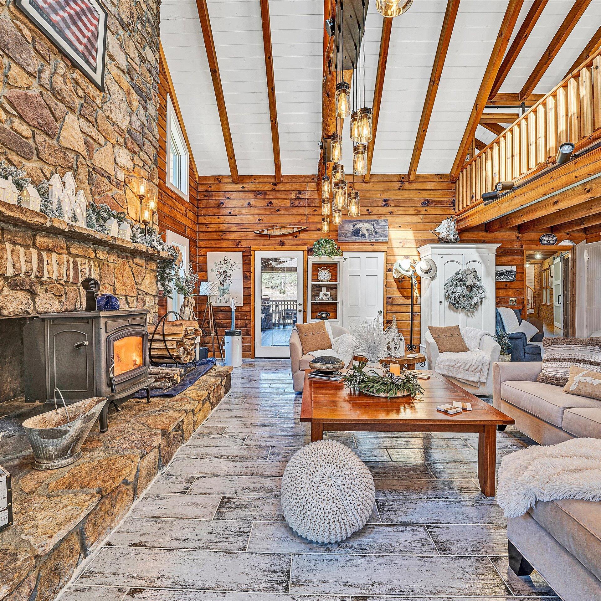 1504 Hutchison Road Newport, VA 24128 - Photo 31 of 99 a living room with patio furniture
