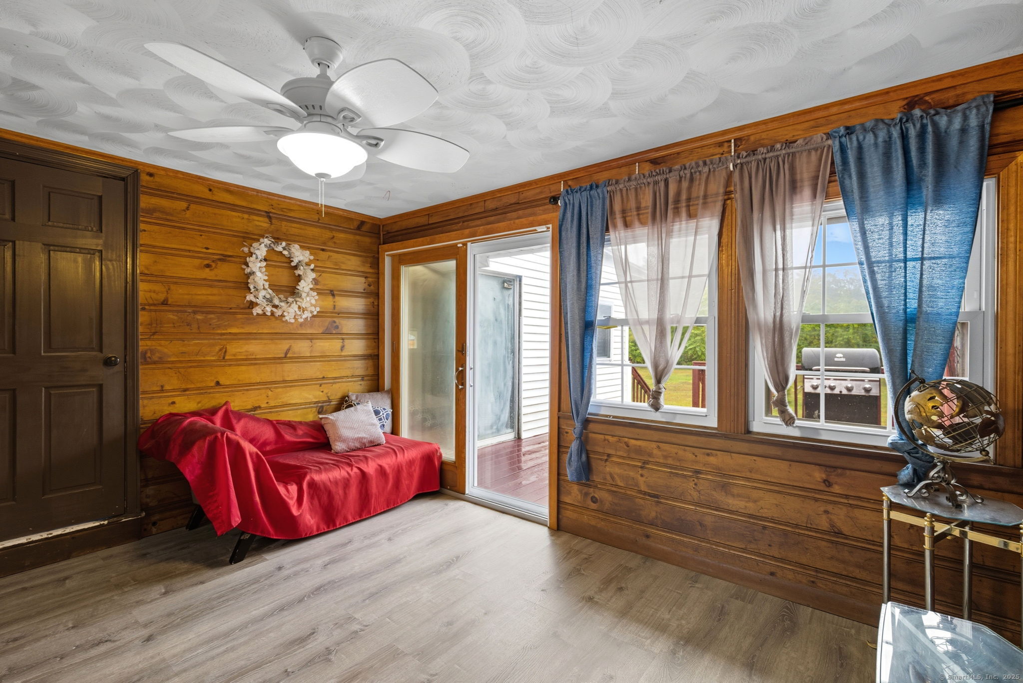 41 Chestnut Drive Windsor, CT 06095 - Photo 24 of 27 a living room with furniture and a large window