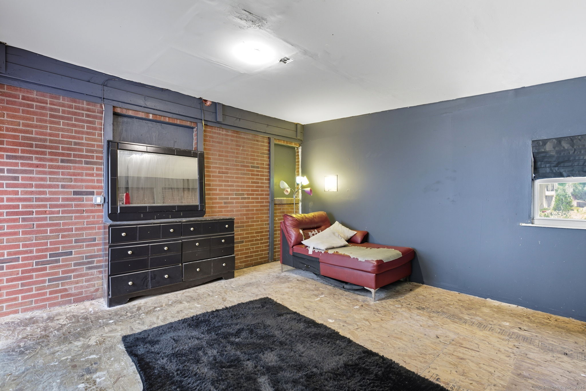 41 Chestnut Drive Windsor, CT 06095 - Photo 25 of 27 a bedroom with a bed and a flat screen tv