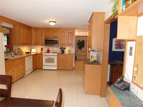 7 Newcastle Road Ashland, MA 01721 - Photo 9 of 27 Gallery Image 9