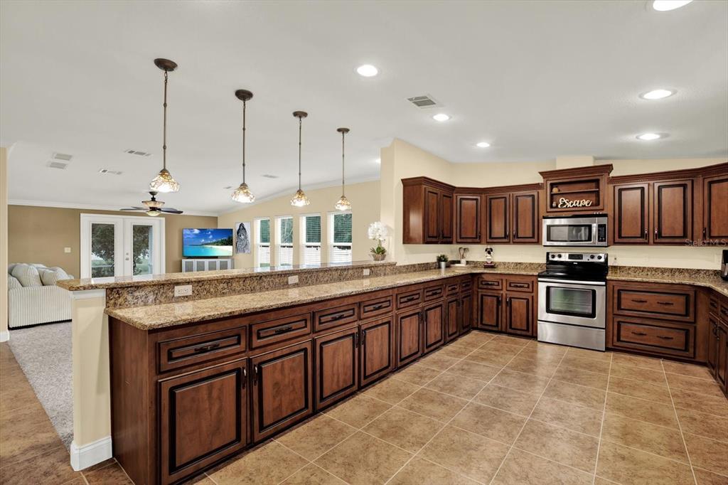 17403 Estes Road Lutz, FL 33549 - Photo 8 of 27 Gallery Image 8