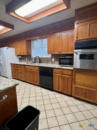$2,500 | 1301 Fieldcrest, New Braunfels, TX 78130