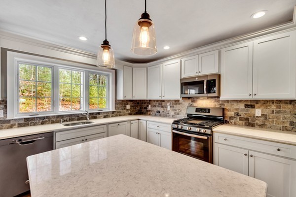 4 Parker Road Berlin, MA 01503 - Photo 4 of 13