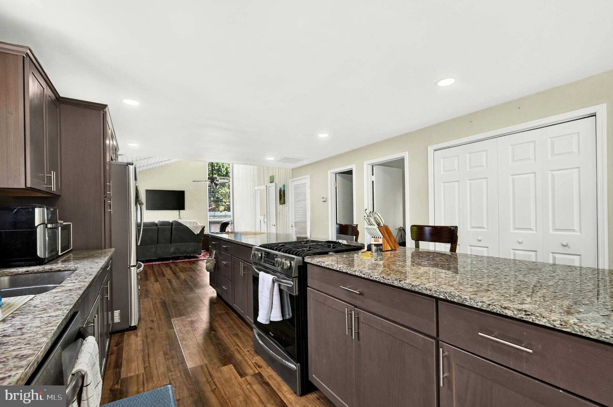 160 Magnolia Road Sterling, VA 20164 - Photo 5 of 25 Kitchen