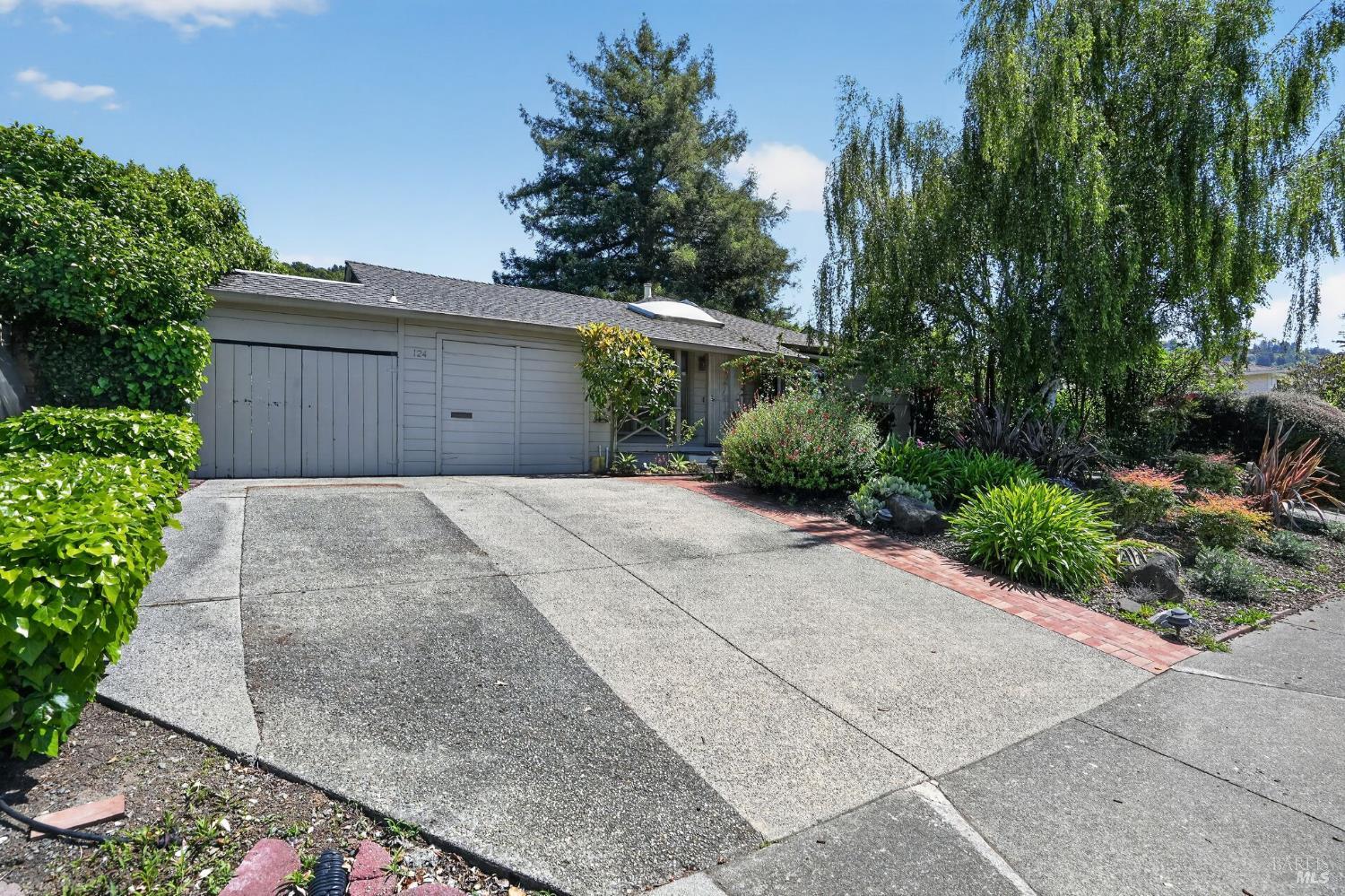 124 North San Pedro Road San Rafael, CA 94903 - Photo 2 of 21