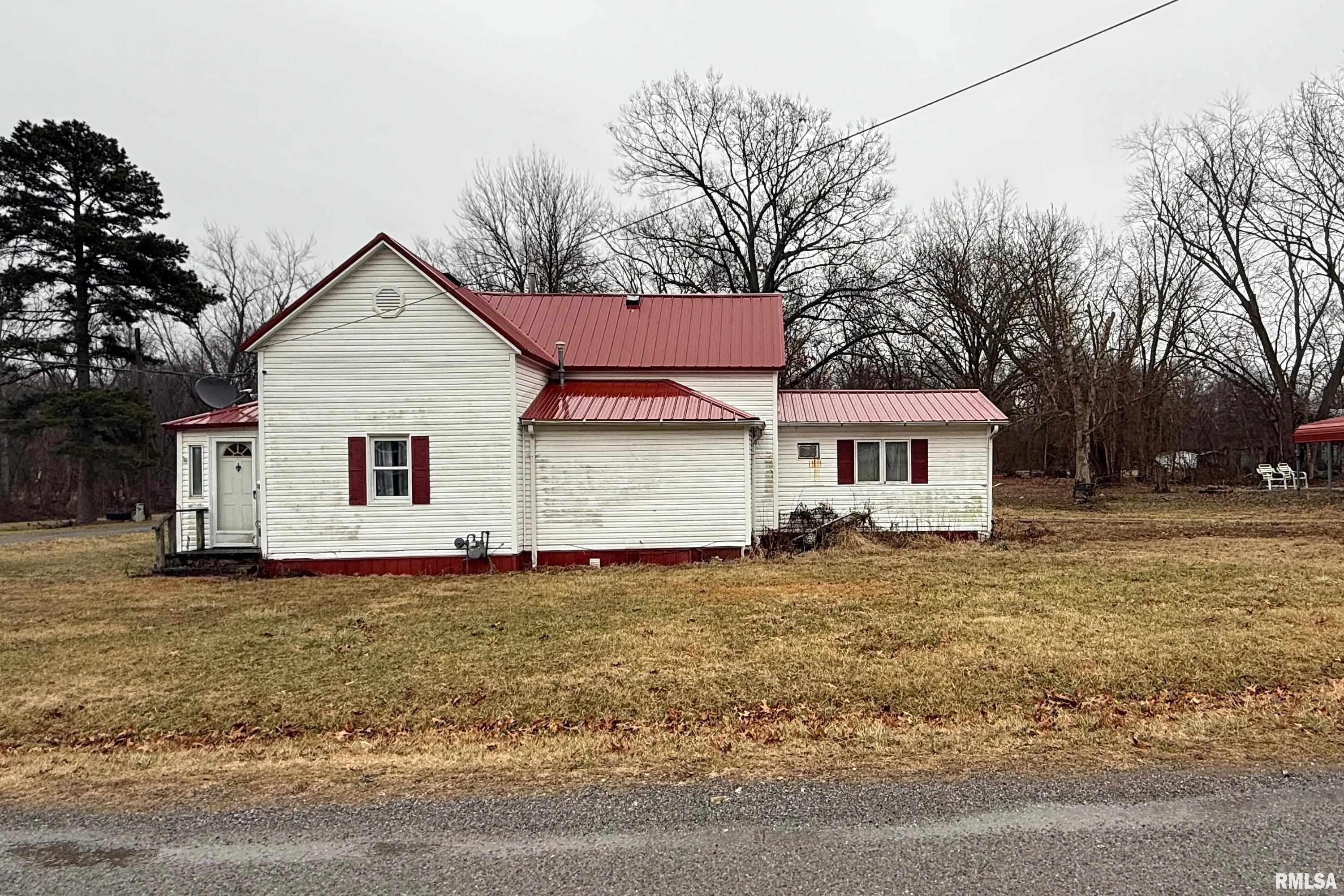 588 Pine Road Eldorado, IL 62930 - Photo 1 of 13