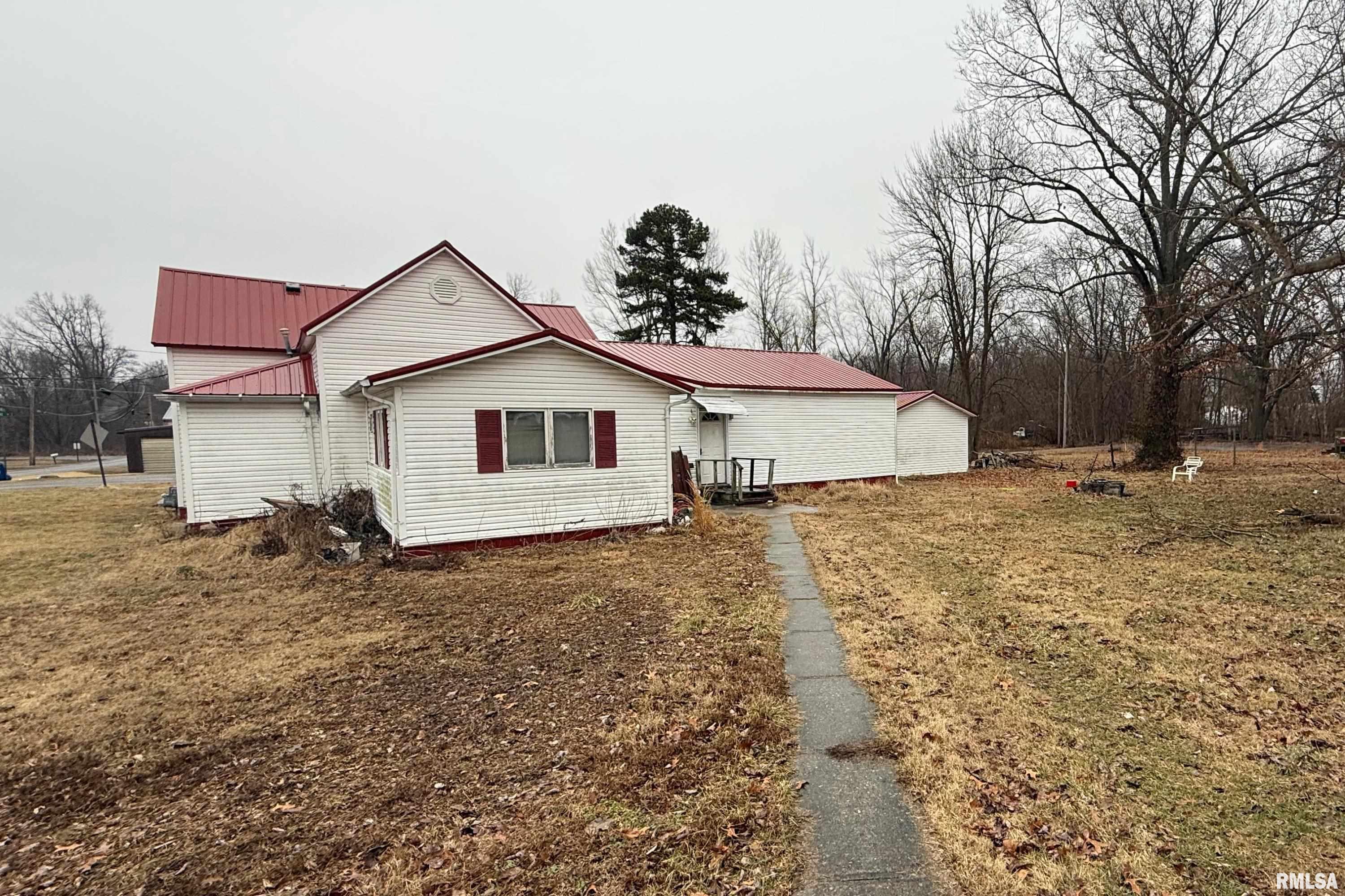 588 Pine Road Eldorado, IL 62930 - Photo 2 of 13