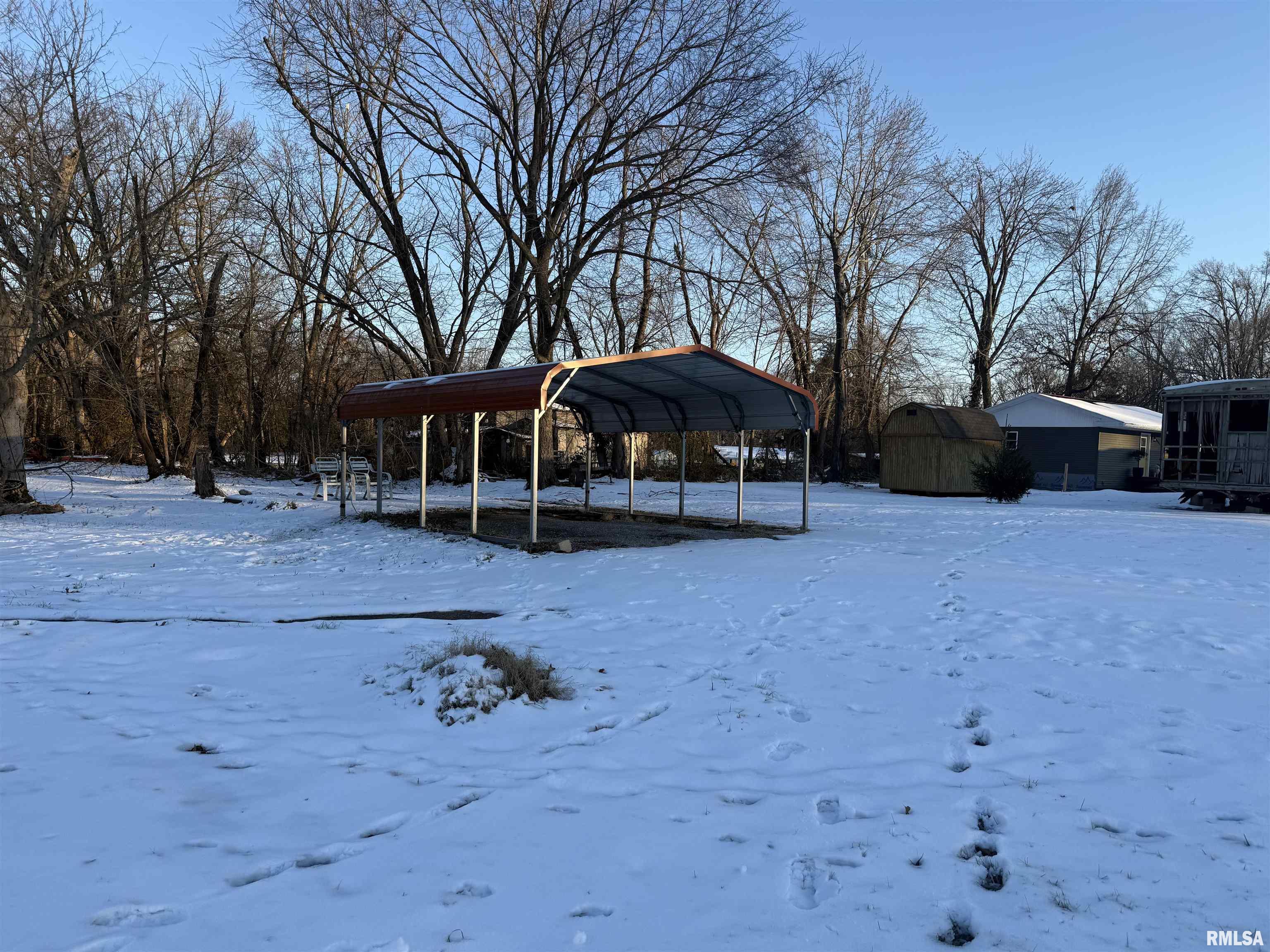 588 Pine Road Eldorado, IL 62930 - Photo 3 of 13