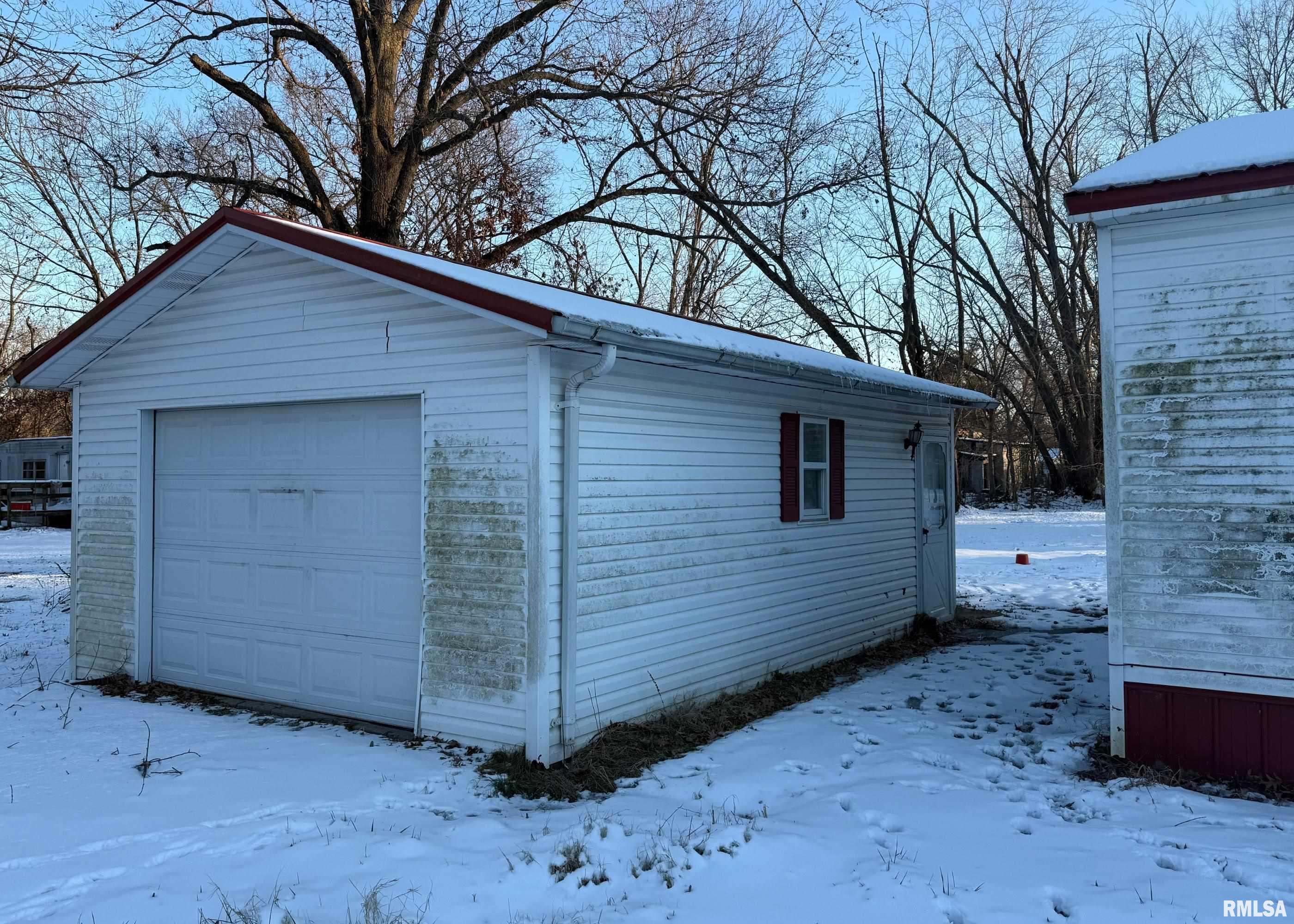 588 Pine Road Eldorado, IL 62930 - Photo 5 of 13