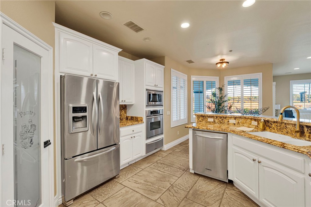 7381 Cygnet Road Phelan, CA 92371 - Photo 16 of 70