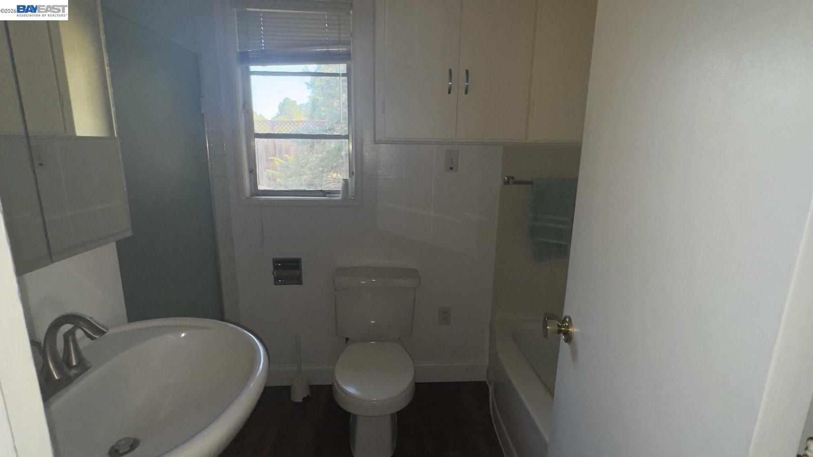 190 Alderwood Road Walnut Creek, CA 94598 - Photo 22 of 29 a bathroom with a sink and toilet
