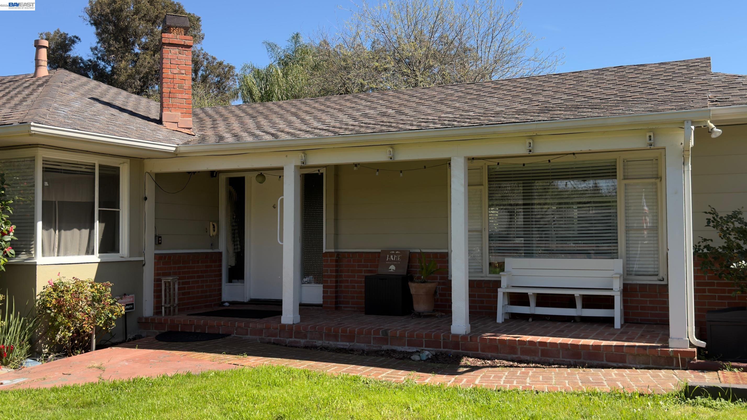 190 Alderwood Road Walnut Creek, CA 94598 - Photo 3 of 29 a front view of a house
